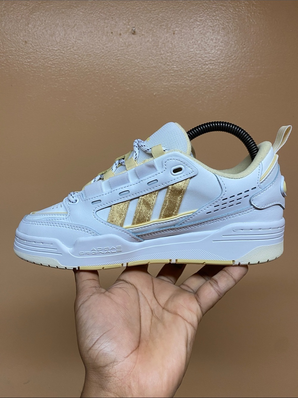 Adidas ADI2000 Women's Sneakers "White Almost Yellow Velvet" Size 7 GZ7203 - Picture 5 of 17